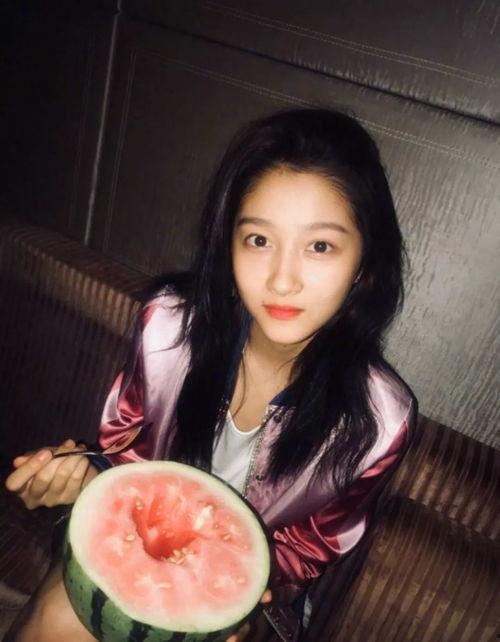 娱乐吃瓜背景女星图片